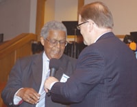 Lim Hill (right) acknowledges new Churchnet President Forestal Lawton, director of church operations, Metropolitan Missionary Baptist Church, Kansas City, Mo.