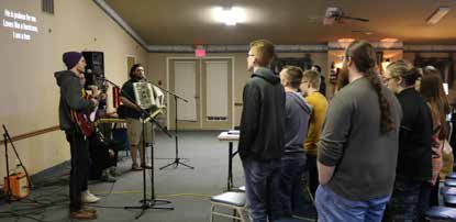 Students worship during CBF Heartland's PAUSE college retreat in February. (Chris Chappell/Windermere Baptist Conference Center)