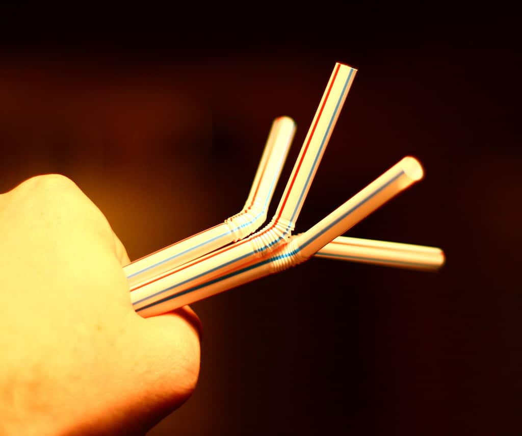 Тянуть жребий. Draw Straws. To draw Straws. Marshmallow Straws with a Palm at end.