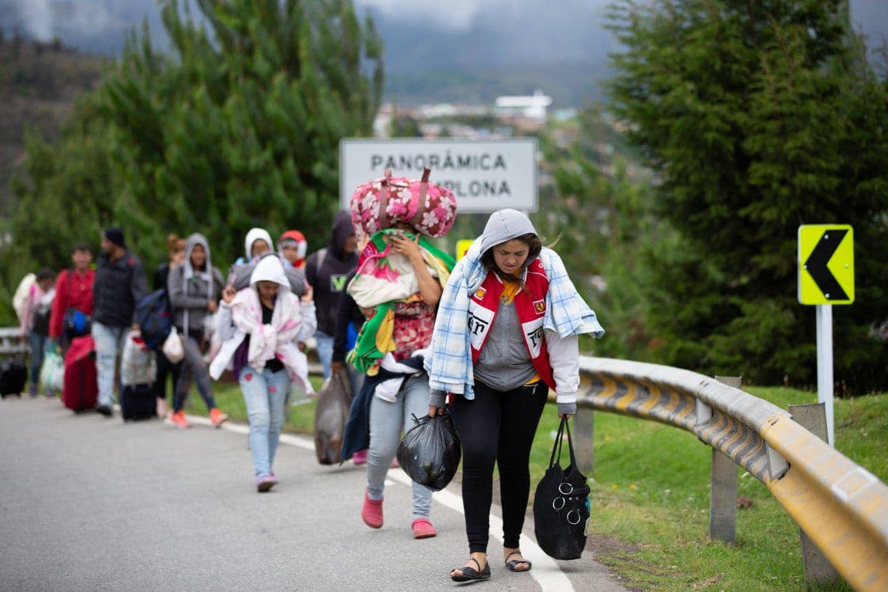 BP Venezuelans walking