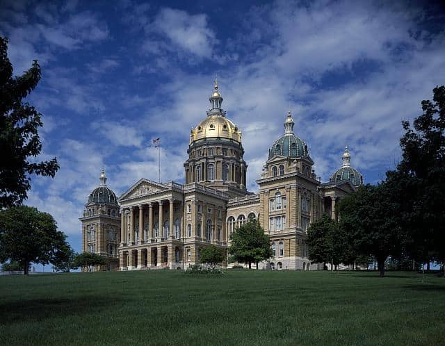 Iowa capitol building (Wikimedia)