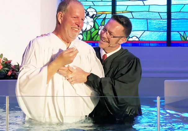 Jeff Reynolds baptizes