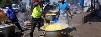 Refugees make maize porridge