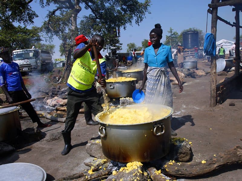 Refugees make maize porridge