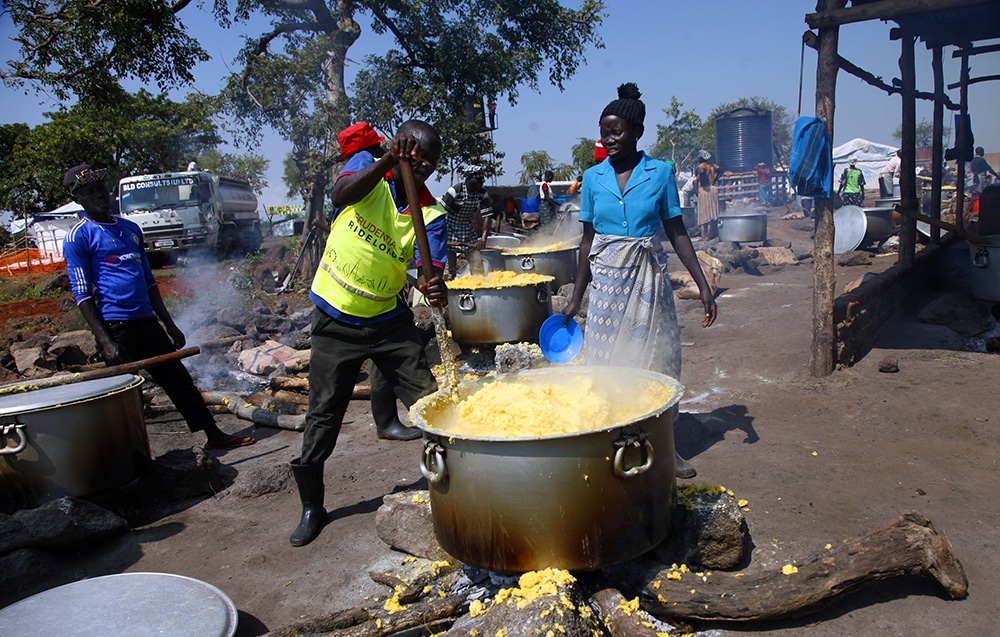Refugees make maize porridge