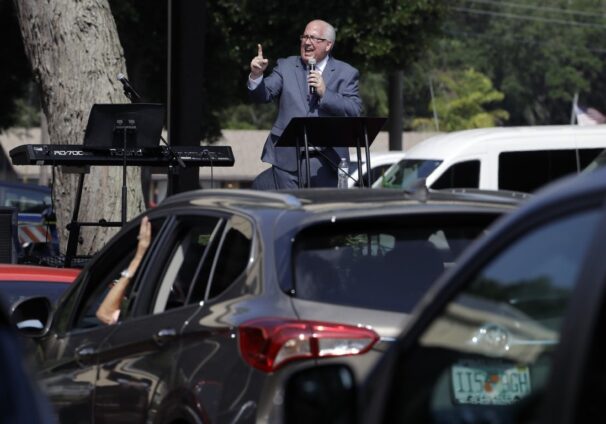 Bill Bailey preaches