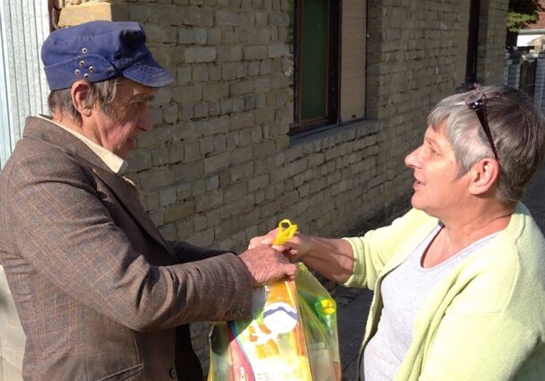 Serbians helping one another